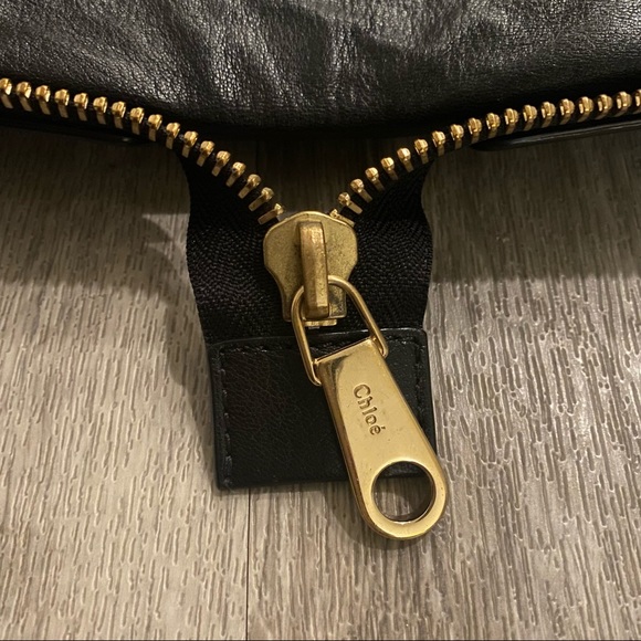 VINTAGE CHLOE Black compact and foldable leather and gold bag - Picture 3 of 14